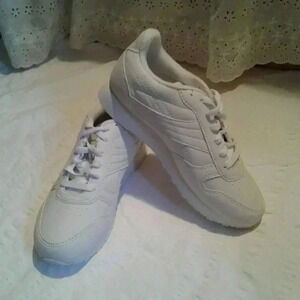 Cross Trekkers Sneakers 7 NWOT